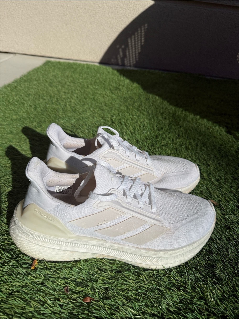 adidas Ultraboost Light Men’s Running Shoes White. Size 9